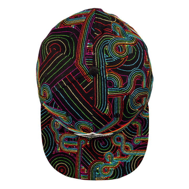 Gorra ajustada con arcoíris en color negro DSOTM V2 de Pink Floyd