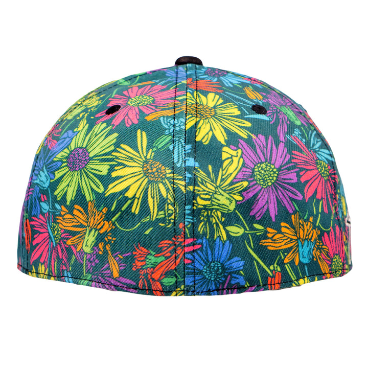 Gorro ajustado con margaritas arcoíris de Janis Joplin