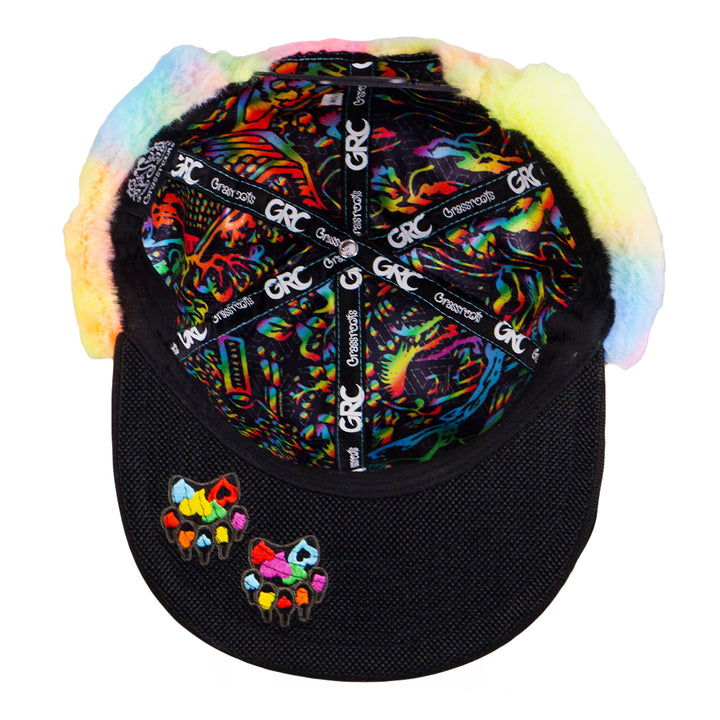 Gorra con orejeras de piel de oso arcoíris