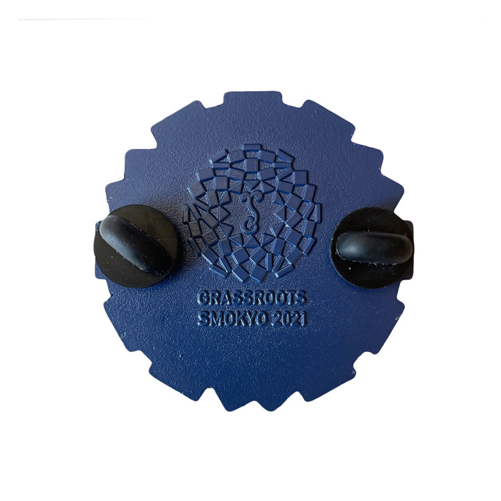 Pin con el logotipo de Smokyo 2021