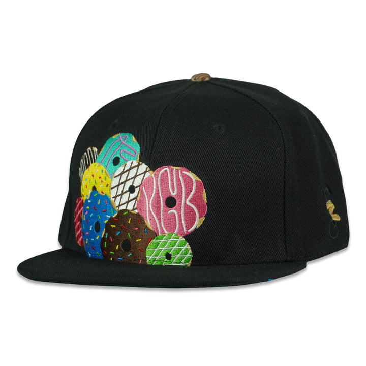 Gorra ajustada negra Decade of Donuts de KGB Glass